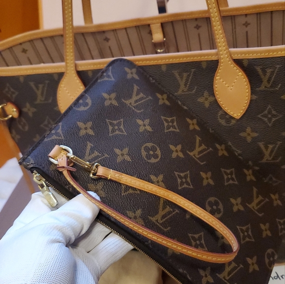 Louis Vuitton Neverfull MM with pouch in Beige Interior. - Picture 11 of 17